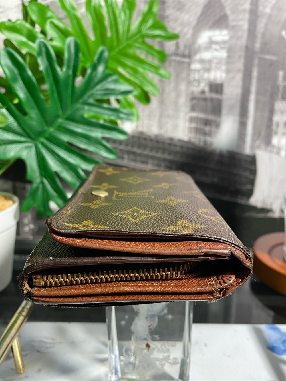 Authentic Louis Vuitton Vintage Monogram Bifold Zippy Wallet - Picture 14 of 17